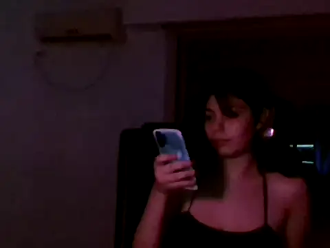 Snapshot of candycamiila chatting on 02-19-25, 07:17 candycamiila online show from 02-19-25, 07:17