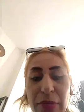 ariana crazzy online show from 04-01-26, 01:41