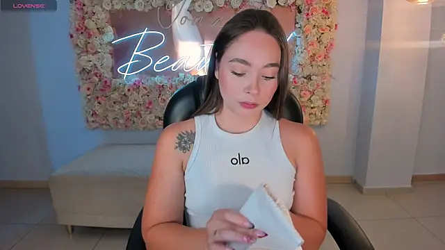 AlinaKravitz online show from 04-14-26, 06:25