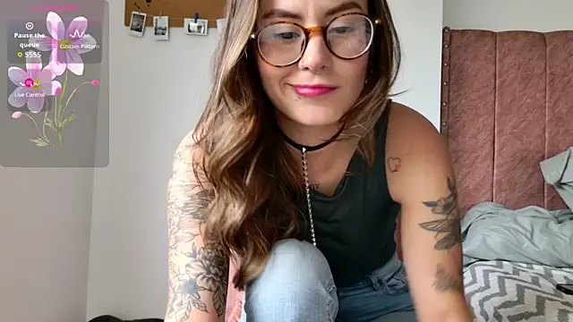 Emmy petit online show from 02-03-26, 06:46