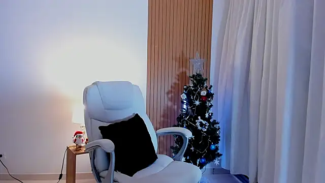 Snapshot of _Sam_sexy_ chatting on 12-15-24, 02:08 Sam sexy online show from 12-15-24, 02:08