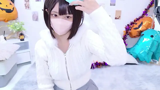 Snapshot of aki_zzz chatting on 10-28-25, 07:27 aki zzz online show from 10-28-25, 07:27