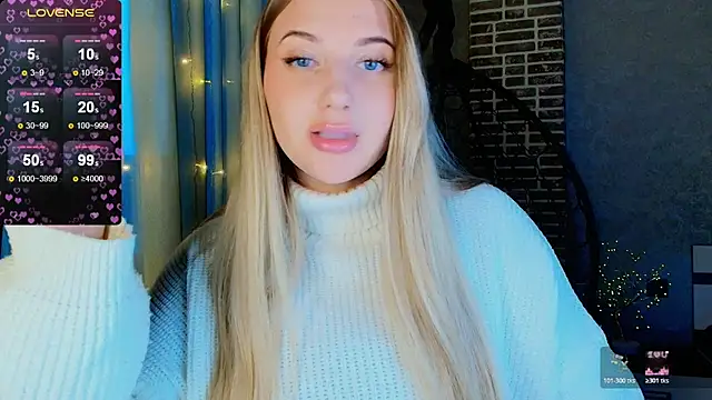 Snapshot of Evacadooo chatting on 11-21-25, 02:32 Evacadooo online show from 11-21-25, 02:32