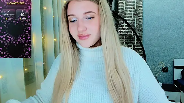 Snapshot of Evacadooo chatting on 11-29-25, 01:30 Evacadooo online show from 11-29-25, 01:30