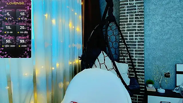 Snapshot of Evacadooo chatting on 12-04-25, 04:22 Evacadooo online show from 12-04-25, 04:22