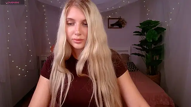 Evacadooo online show from 08-04-26, 02:26