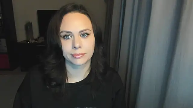 MollyCheiz online show from 10-27-25, 01:48