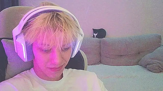 Ostin meow online show from 12-27-24, 04:43