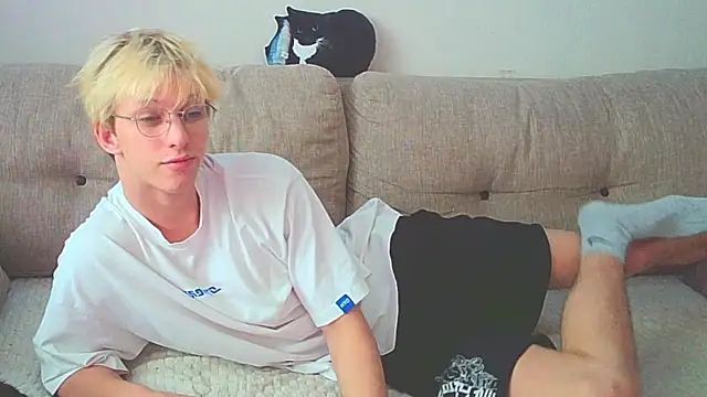 Ostin meow online show from 12-28-24, 08:05