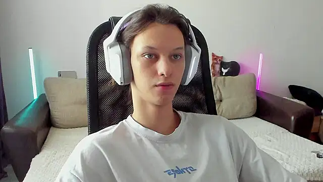 Ostin meow online show from 02-04-26, 07:36