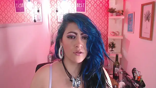 Snapshot of scarleth_blue chatting on 09-18-25, 02:57 scarleth blue online show from 09-18-25, 02:57