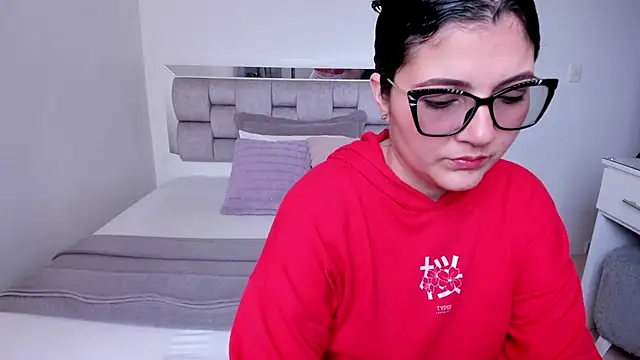 Camilaa bueno online show from 06-14-26, 07:27