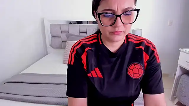 Snapshot of Camilaa_bueno chatting on 06-29-26, 12:17 Camilaa bueno online show from 06-29-26, 12:17
