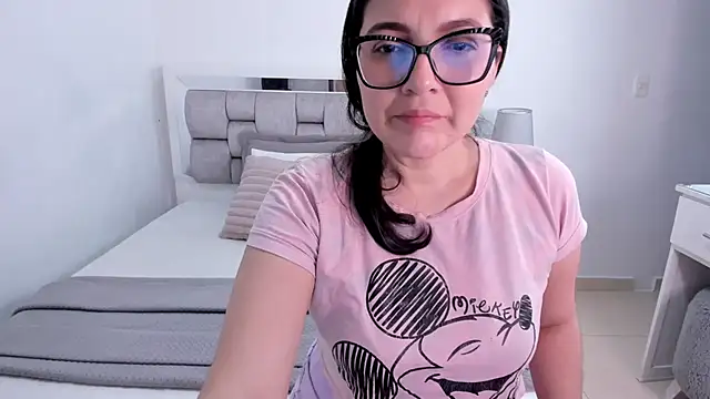 Snapshot of Camilaa_bueno chatting on 07-01-26, 12:45 Camilaa bueno online show from 07-01-26, 12:45