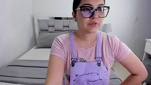 Snapshot of Camilaa_bueno chatting on 07-14-26, 02:05 Camilaa bueno online show from 07-14-26, 02:05