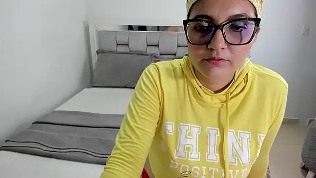 Snapshot of Camilaa_bueno chatting on 07-17-26, 12:17 Camilaa bueno online show from 07-17-26, 12:17