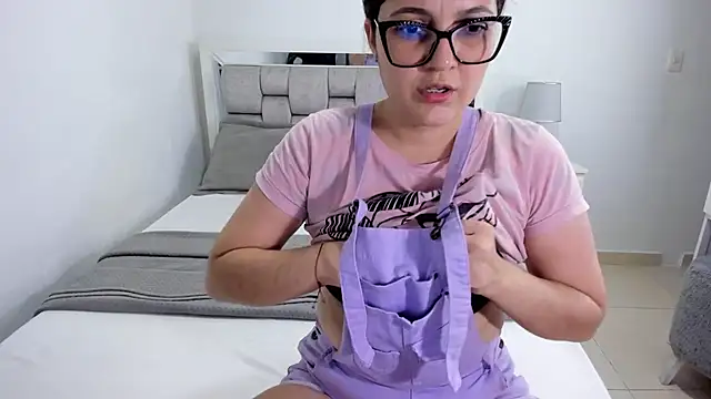 Snapshot of Camilaa_bueno chatting on 07-23-26, 01:41 Camilaa bueno online show from 07-23-26, 01:41