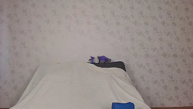 sofiaa here online show from 06-15-26, 12:02