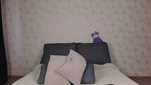 sofiaa here online show from 06-16-26, 12:24