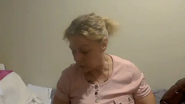 housewife shantie online show from 10-05-25, 08:23