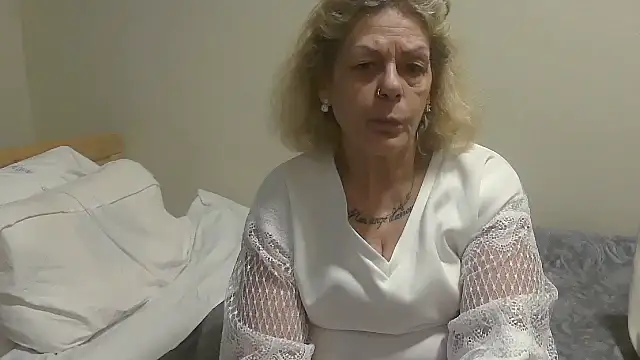 housewife shantie online show from 10-09-25, 08:45