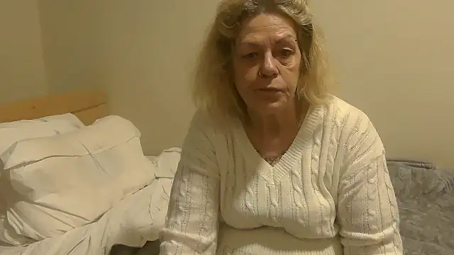 housewife shantie online show from 10-11-25, 08:46