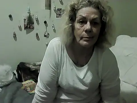 housewife shantie online show from 11-28-25, 07:16