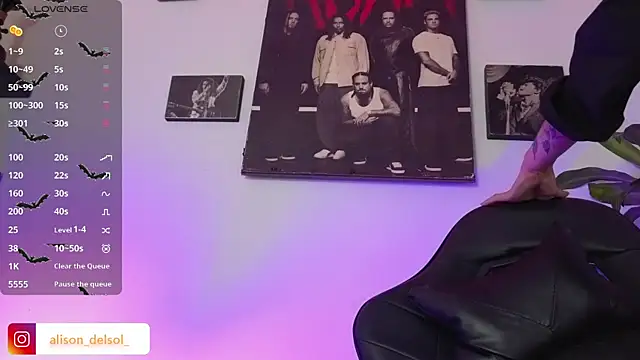 Snapshot of Alisson_Wynter chatting on 12-18-25, 03:23 Alisson Wynter online show from 12-18-25, 03:23