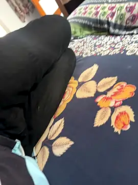 Snapshot of Indiangujjucpl chatting on 10-12-25, 04:11 Indiangujjucpl online show from 10-12-25, 04:11