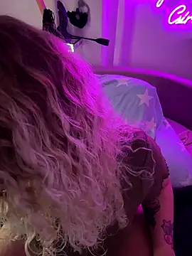 CurvyAnonymousGirl89 online show from 09-15-25, 03:56