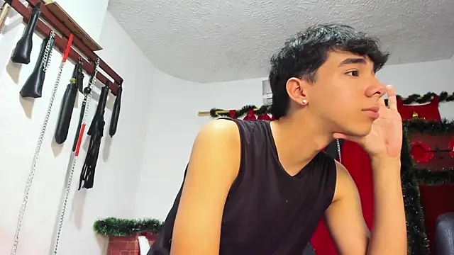 Snapshot of Harry_LatinBoy chatting on 12-06-24, 08:29 Harry LatinBoy online show from 12-06-24, 08:29