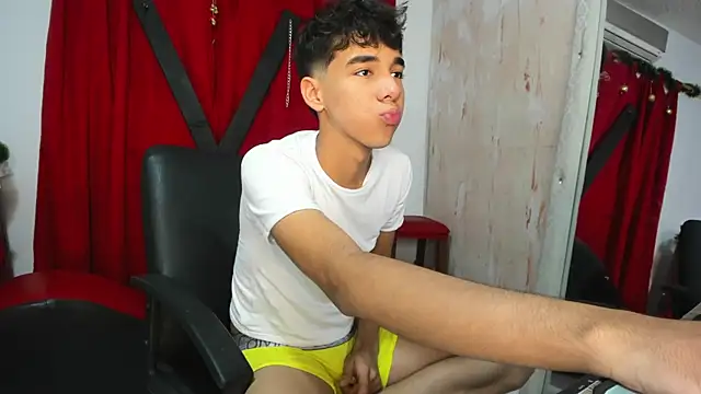 Snapshot of Harry_LatinBoy chatting on 12-12-24, 09:37 Harry LatinBoy online show from 12-12-24, 09:37