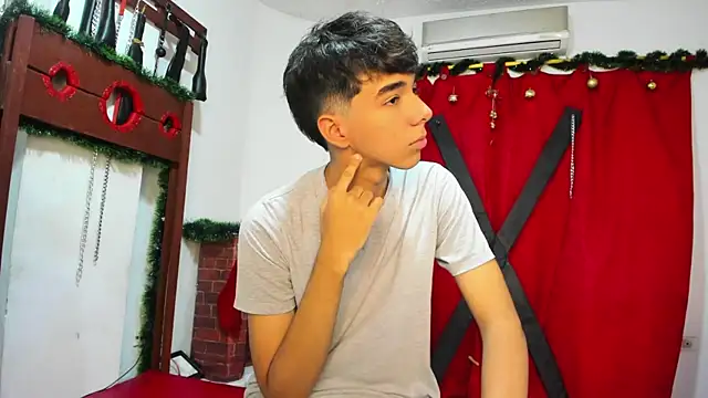 Snapshot of Harry_LatinBoy chatting on 12-14-24, 08:08 Harry LatinBoy online show from 12-14-24, 08:08