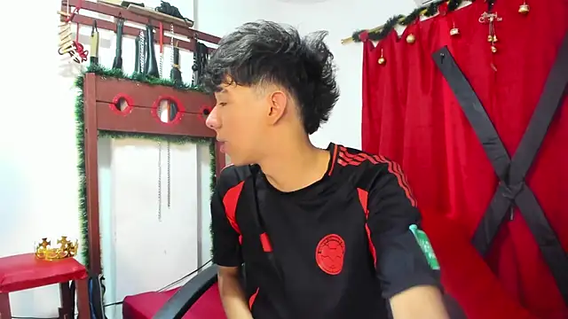 Snapshot of Harry_LatinBoy chatting on 12-16-24, 07:32 Harry LatinBoy online show from 12-16-24, 07:32