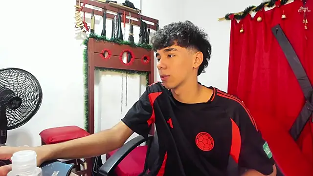 Snapshot of Harry_LatinBoy chatting on 12-16-24, 10:34 Harry LatinBoy online show from 12-16-24, 10:34