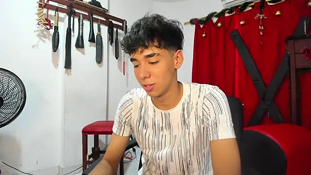 Snapshot of Harry_LatinBoy chatting on 12-17-24, 07:59 Harry LatinBoy online show from 12-17-24, 07:59