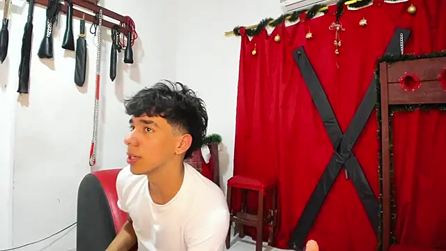 Snapshot of Harry_LatinBoy chatting on 12-20-24, 01:36 Harry LatinBoy online show from 12-20-24, 01:36