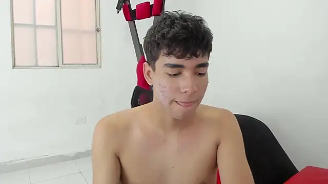 Snapshot of Harry_LatinBoy chatting on 03-03-25, 10:31 Harry LatinBoy online show from 03-03-25, 10:31