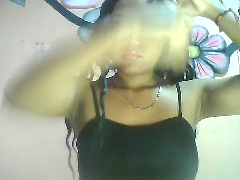 Snapshot of Fariana01 chatting on 01-18-25, 07:48 Fariana01 online show from 01-18-25, 07:48