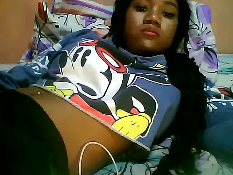 Snapshot of Fariana01 chatting on 02-05-25, 12:10 Fariana01 online show from 02-05-25, 12:10