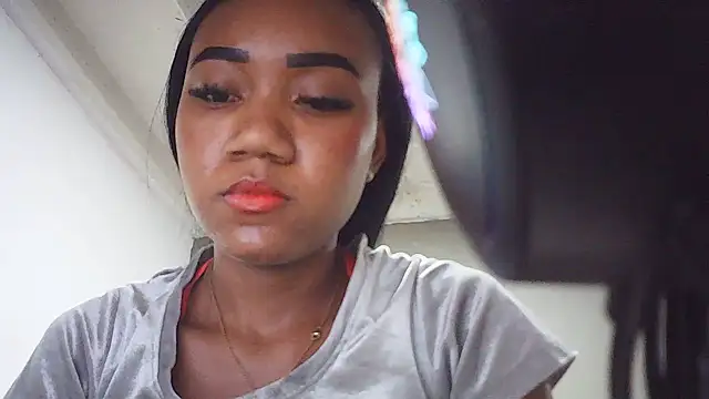 Fariana01 online show from 06-19-26, 10:35