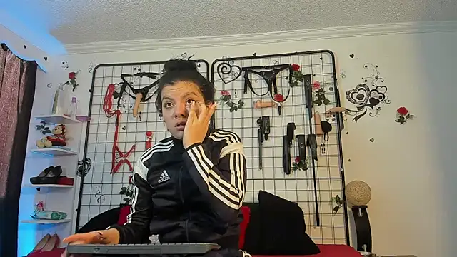 abby eemily online show from 12-17-25, 12:33