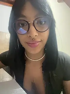 Snapshot of LollaByer chatting on 02-13-25, 12:57 LollaByer online show from 02-13-25, 12:57