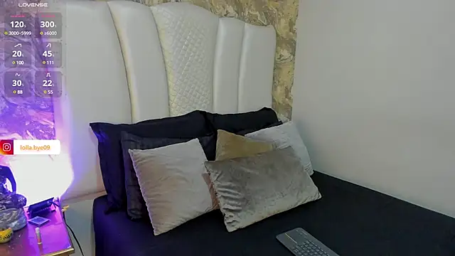 Snapshot of LollaByer chatting on 02-21-25, 09:00 LollaByer online show from 02-21-25, 09:00