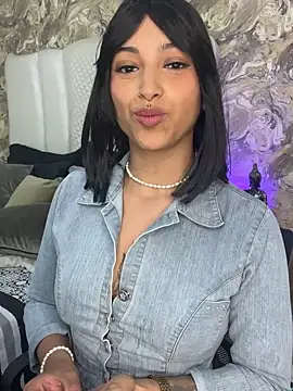 Snapshot of LollaByer chatting on 02-26-25, 09:05 LollaByer online show from 02-26-25, 09:05