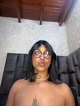 Snapshot of LollaByer chatting on 03-06-25, 09:09 LollaByer online show from 03-06-25, 09:09