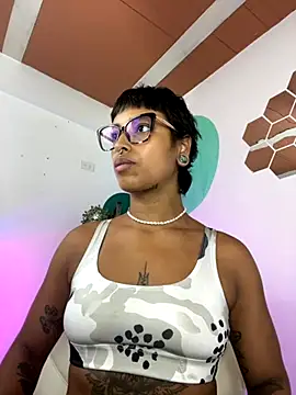 Snapshot of LollaByer chatting on 09-13-25, 10:31 LollaByer online show from 09-13-25, 10:31