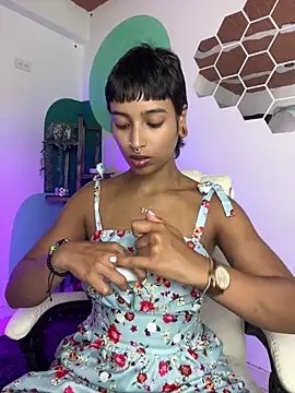 Snapshot of LollaByer chatting on 09-22-25, 09:28 LollaByer online show from 09-22-25, 09:28