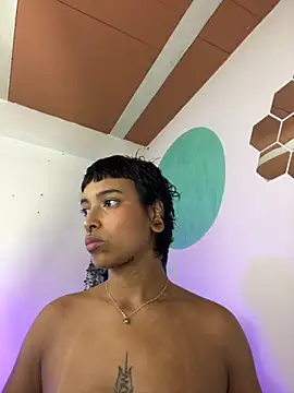 Snapshot of LollaByer chatting on 09-27-25, 10:48 LollaByer online show from 09-27-25, 10:48