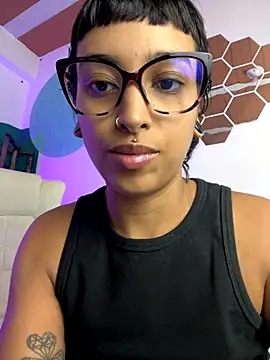 Snapshot of LollaByer chatting on 10-09-25, 08:18 LollaByer online show from 10-09-25, 08:18